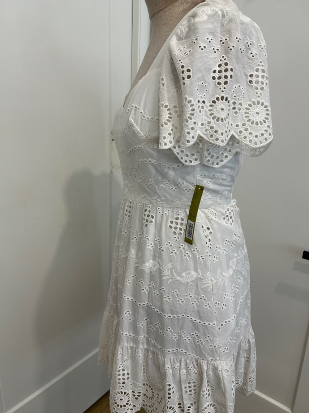 NWT Gianni Bini White Eyelet Puff Sleeve Dress |Size 8 - Picture 9 of 12